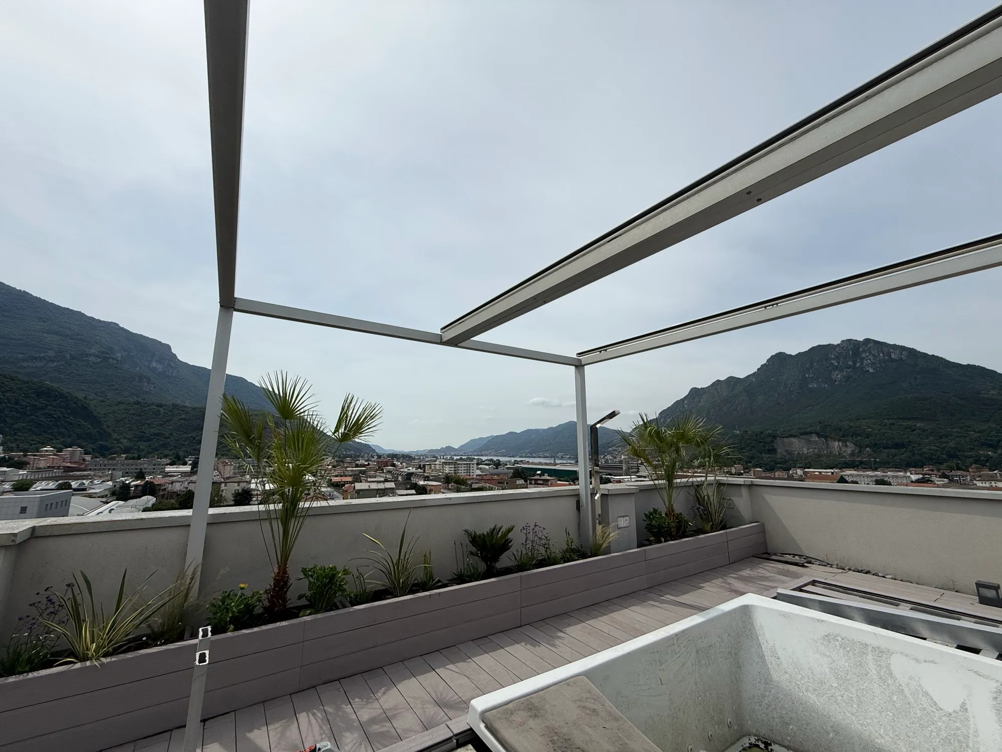Creazione di aree verdi su terrazzo per la privacy, foto 7